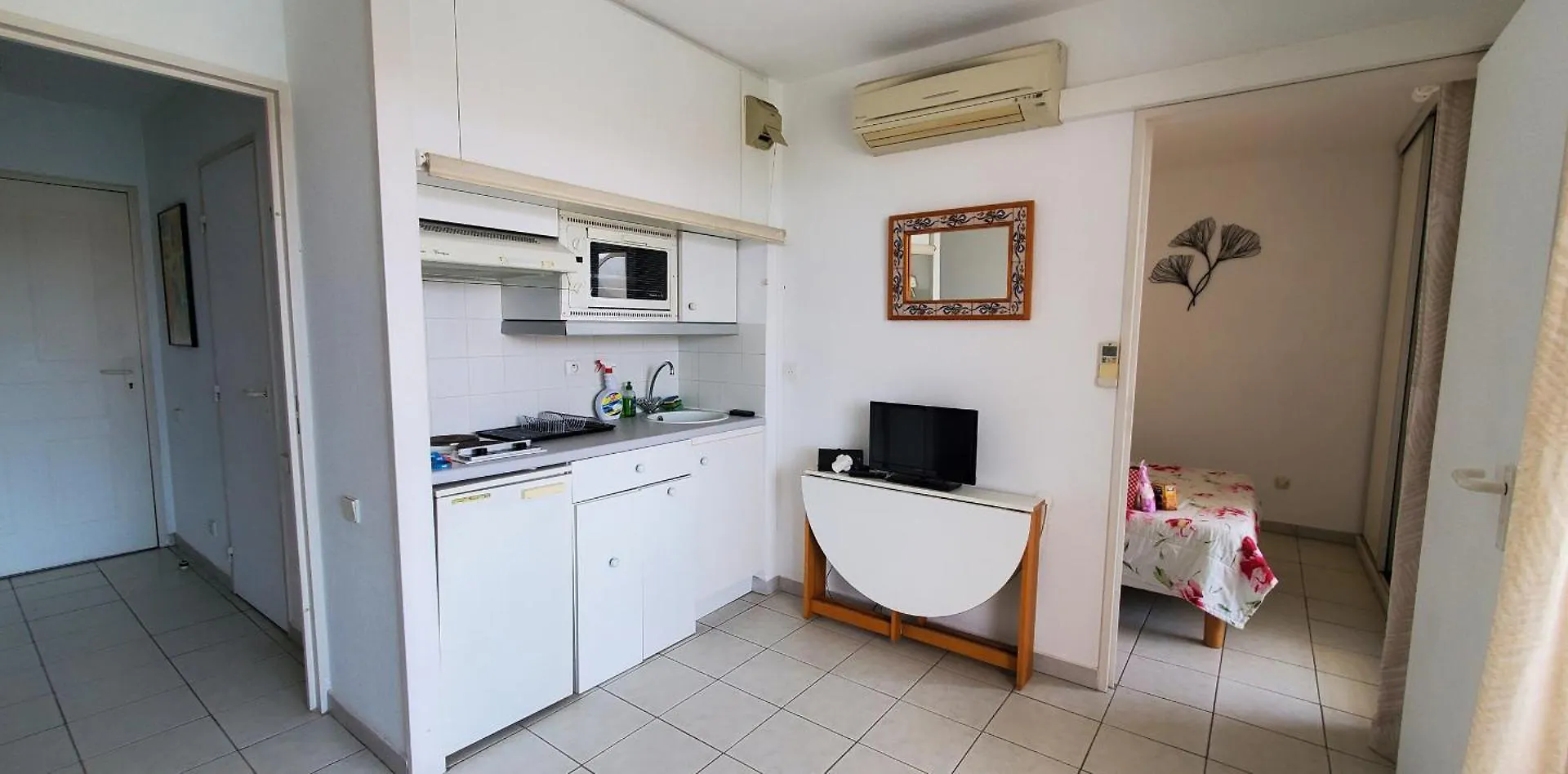 Apartment Port Frejus, 100 M Des Plages, Le Cesaree, T2 30M2 France